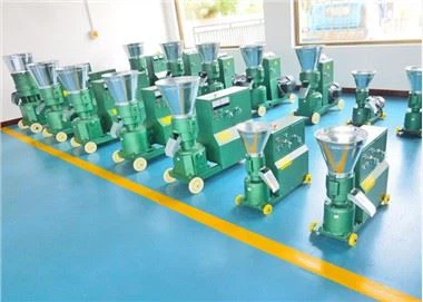 Majhen stroj za izdelavo lesnih peletov